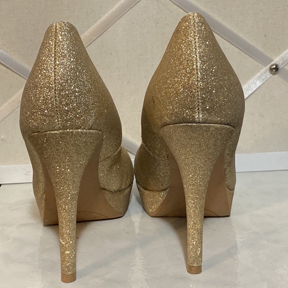 Glittery (s8.5M) Light Yellow Gold Heels - Picture 3 of 7